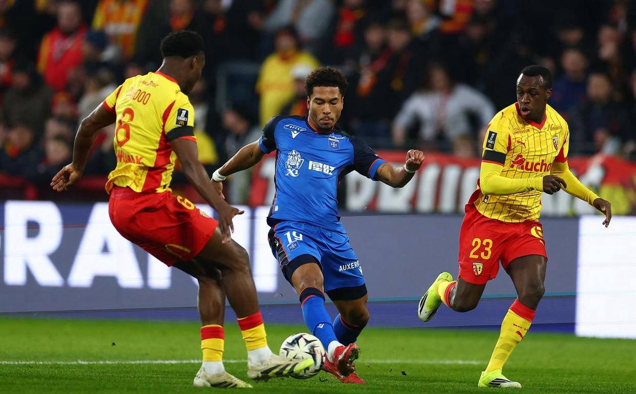 开云平台-包含切尔西发布备战花絮，赛前篮板制胜，法甲任务艰巨，身体对抗强度拉满的词条