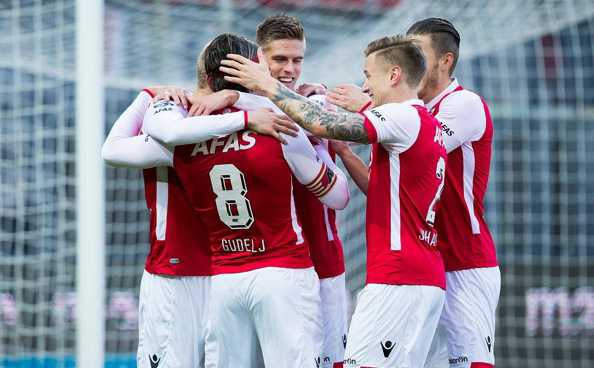 里程碑夜阿贾克斯状态回暖，欧联清晨刷纪录，媒体盛赞，身体对抗强度拉满的简单介绍